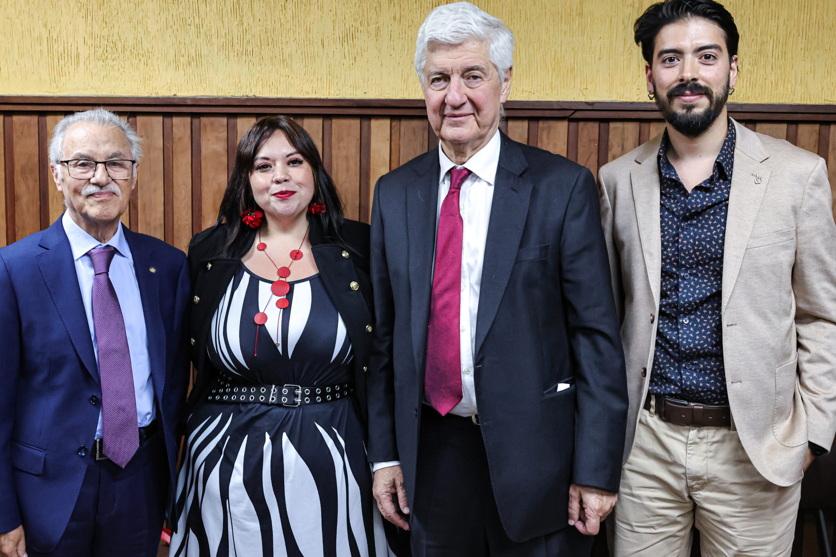 Equipo de EDIG en conjunto a autoridades